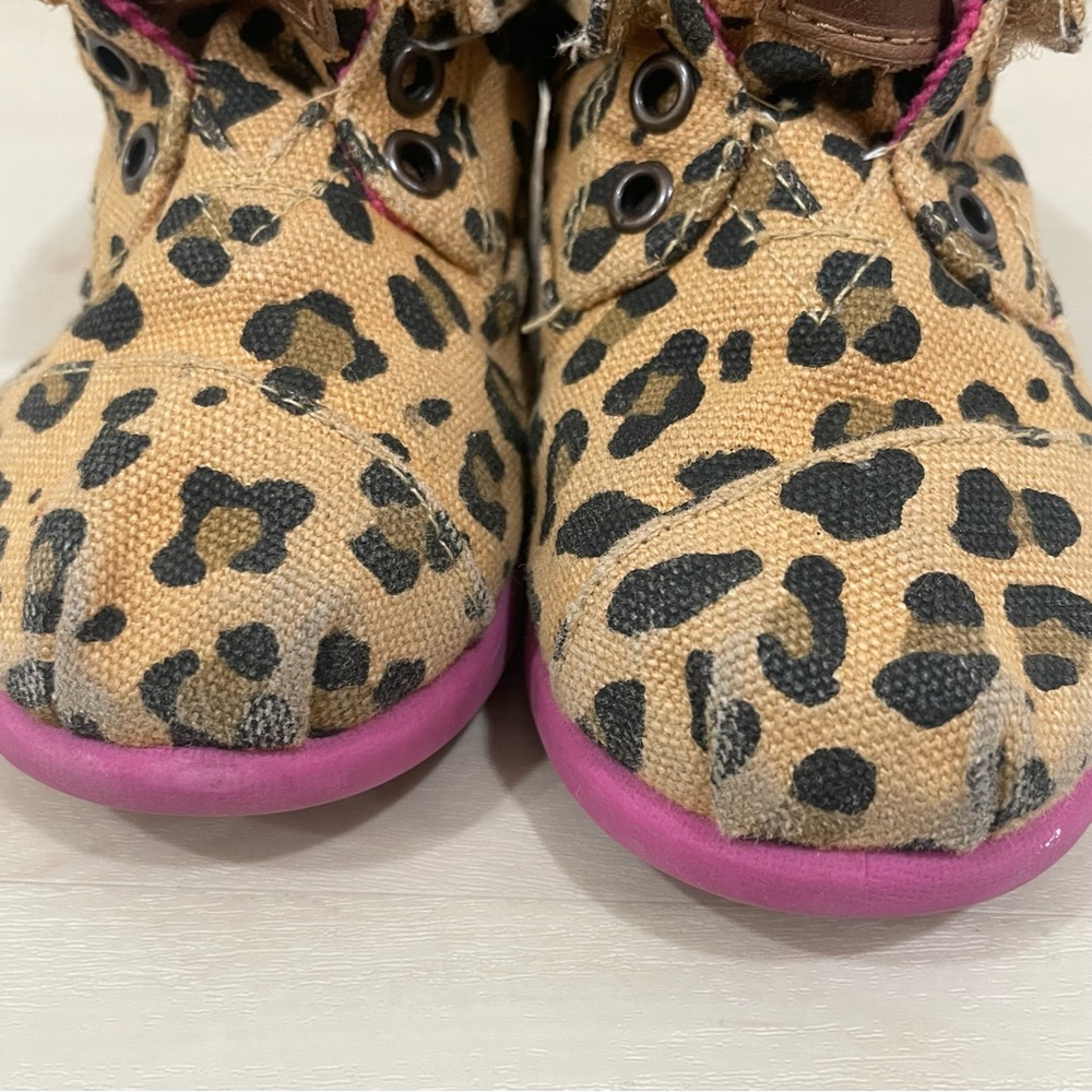 Toms Tiny Toddler Leopard Print Canvas Boots w/ Pink Details Size Toddler 6 - Picture 9 of 13